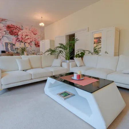 Maison B - Bed & Breakfast 3*
