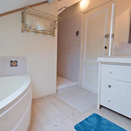 Maison B - Bed & Breakfast 3*