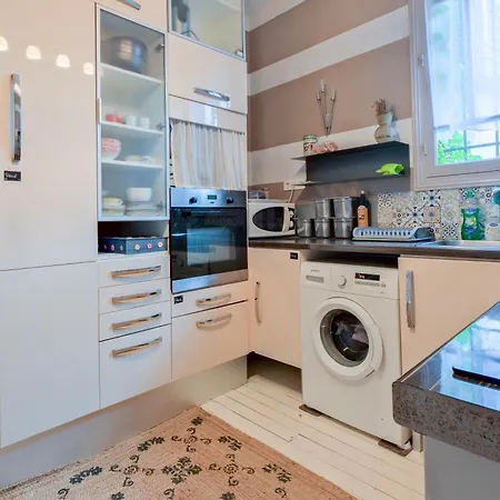 Bed & Breakfast Maison B - *